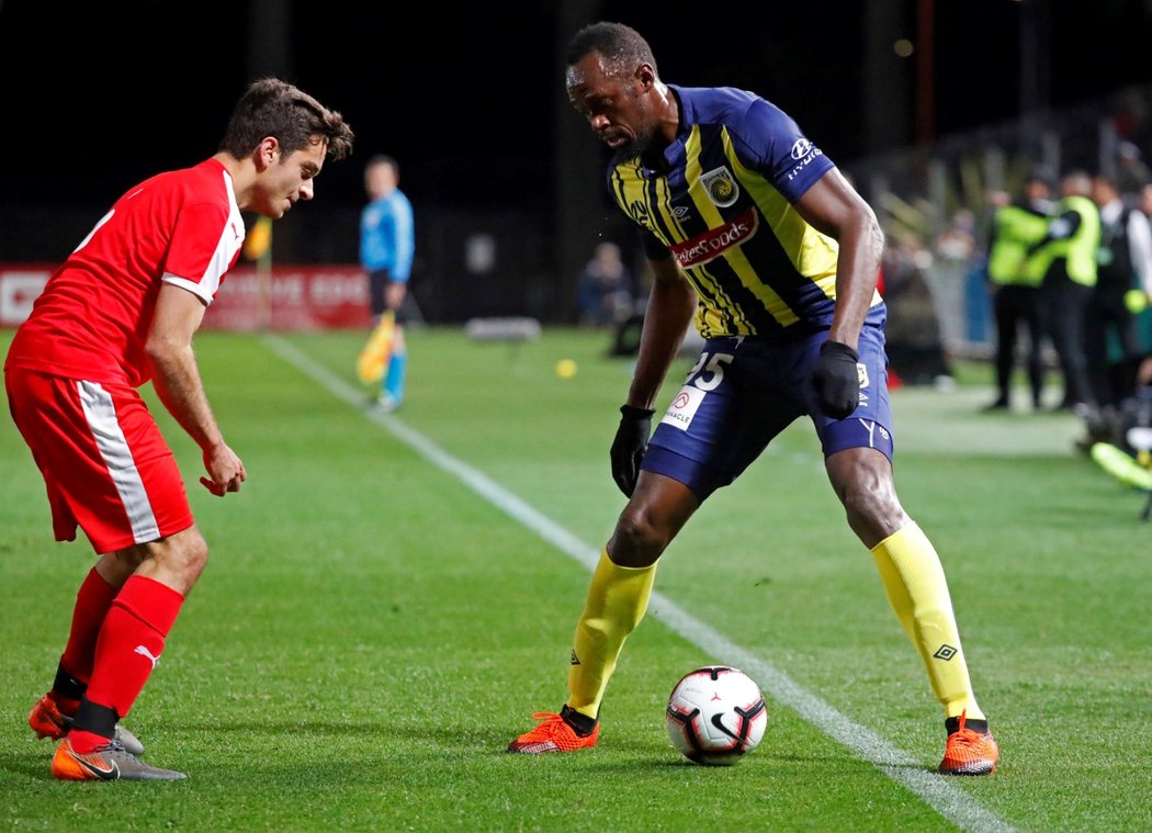 Usain Bolt stále živí sen stát se profesionálním fotbalistou, aktuálně je v přípravě s australským týmem Central Coast Mariners