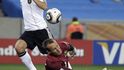 Özil ve velké šanci před gólmanem Schwarzerem