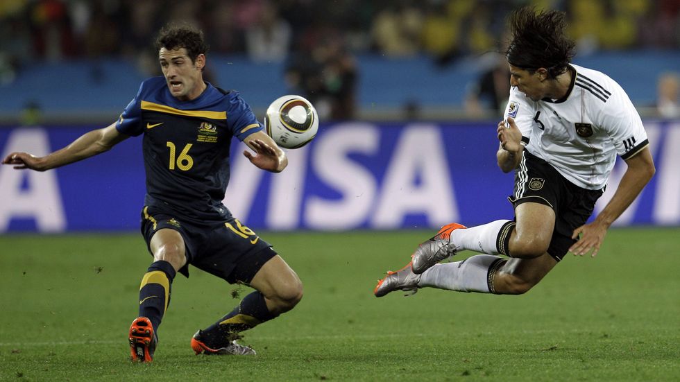 Khedira hlavičkuje na branku Austrálie.