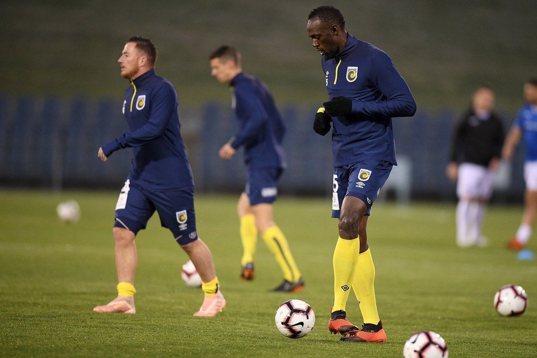 Usain Bolt má za sebou debut za Central Coast Mariners... a hned dal dva góly!