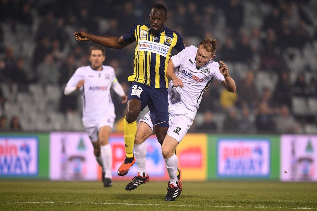 Usain Bolt má za sebou debut za Central Coast Mariners... a hned dal dva góly!