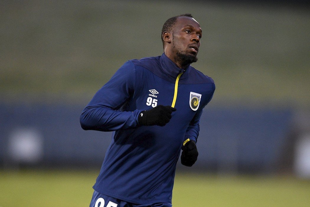 Usain Bolt má za sebou debut za Central Coast Mariners... a hned dal dva góly!