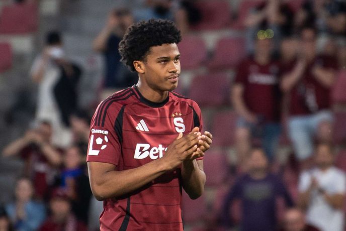Debut Lewise Azaky dopadl neslavně Debut Lewise Azaky dopadl neslavně