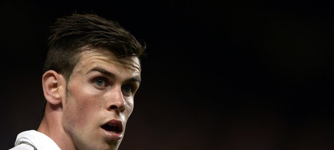 Záložník Tottenhamu Gareth Bale je nejžádanějším fotbalistou, kluby za něj nabízí sumu převyšující nejdražší transfer historie