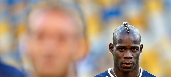 Mario Balotelli má mnoho tváří. Jako neviňátka se ale na EURO často rozhodně netváří