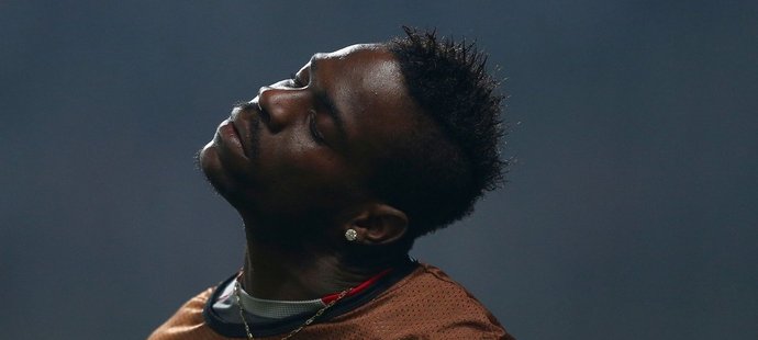 Mario Balotelli jako náhradník fotbalového Liverpoolu