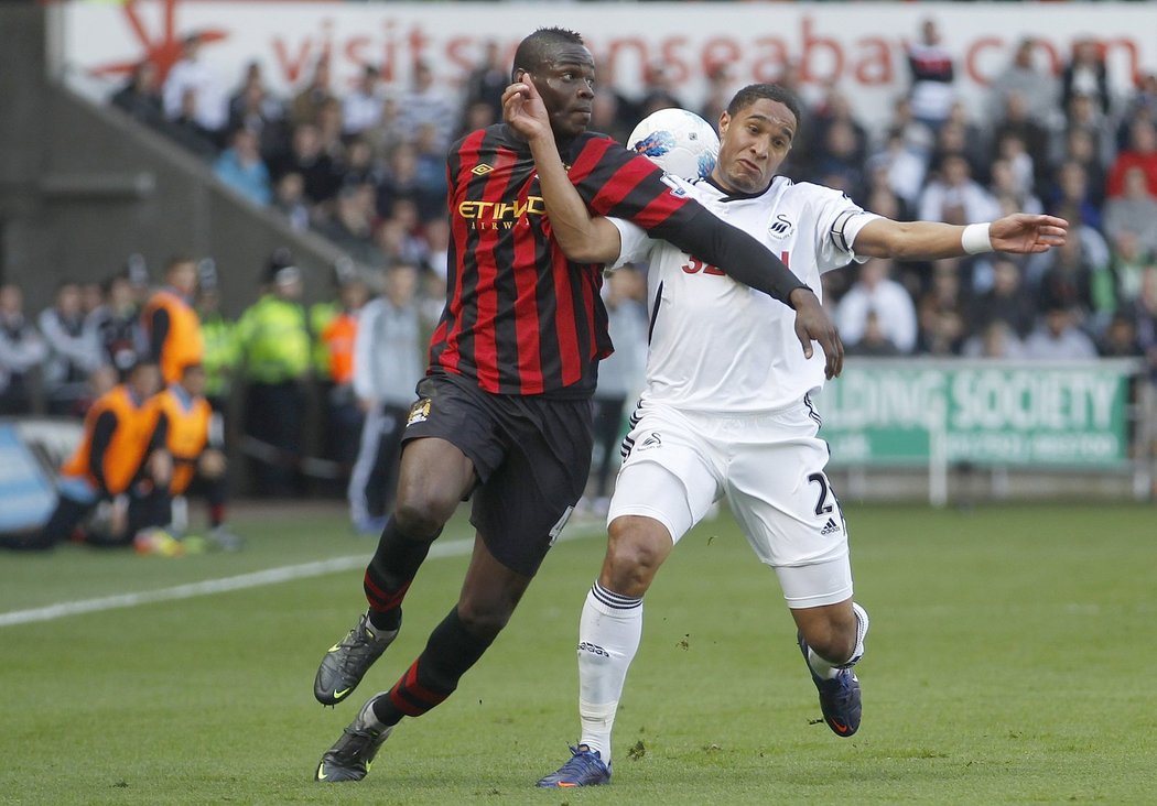 Balotelli se v utkání proti Swansea neprosadil, navíc se o poločase v tunelu měl pohádat se spoluhráčem Yayou Tourém