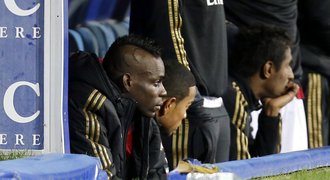 Mario, hraješ hrozně! Kouč ho vystřídal, Balotelli se rozplakal