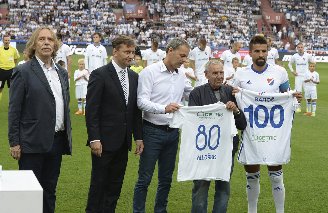 František Valošek a Milan Baroš dostali před zápasem Baníku památeční dresy