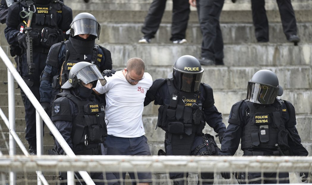 Proti baníkovcům v Brně zasahovala policie