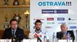 Milan Baroš (uprostřed) na tiskové konferenci jako čerstvá posila Baníku Ostrava