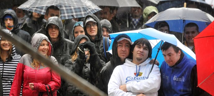 Fanoušci Baníku Ostrava na setkání na ostravském náměstí