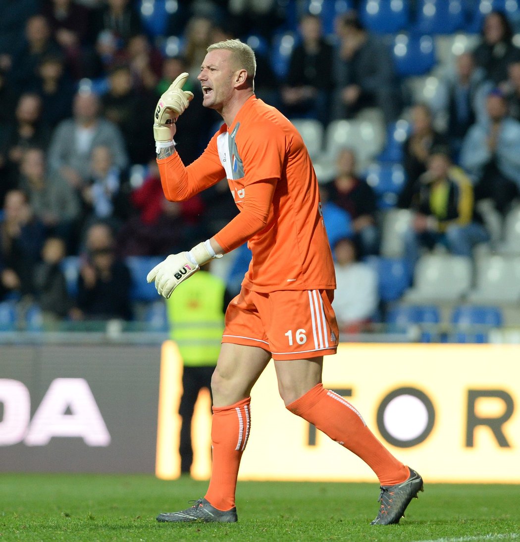 Brankář Jan Laštůvka v dresu ostravského Baníku