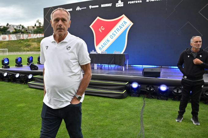 Mikloško o situaci na trhu: Šílená doba, ceny šly astronomicky nahoru. Co ambice Baníku? Mikloško o situaci na trhu: Šílená doba, ceny šly astronomicky nahoru. Co ambice Baníku?