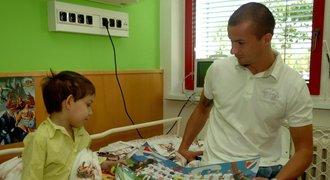 FOTO: Svěrkoš byl za dětmi v nemocnici. Chci jim vrátit úsměv, říká
