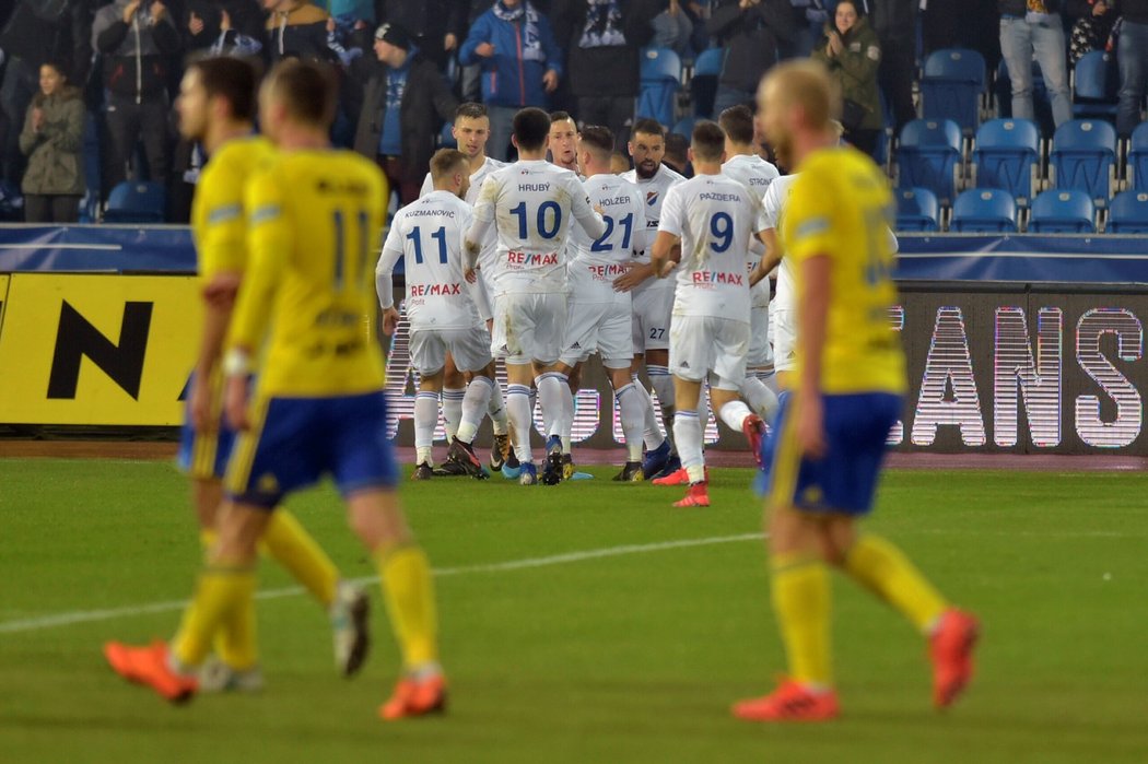 Fotbalisté Baníku se radují ve chvíli, kdy proti Zlínu srovnali na 1:1