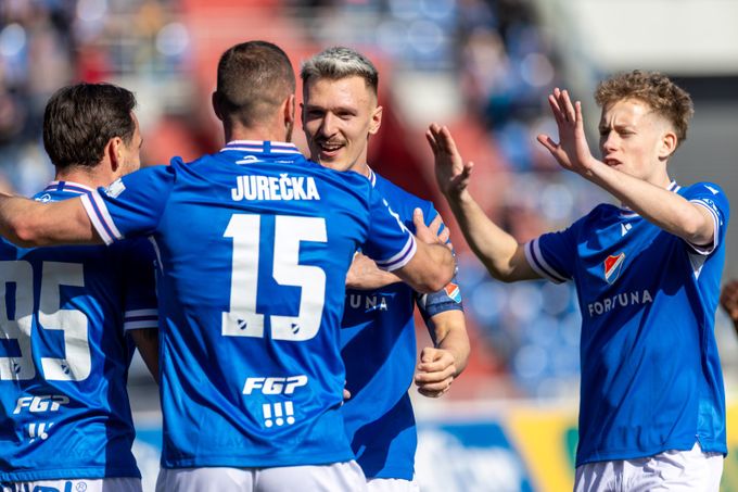 ONLINE: Hradec - Baník. Boleslav hostí Pardubice, Jablonec chce po dvou kolech bodovat ONLINE: Hradec - Baník. Boleslav hostí Pardubice, Jablonec chce po dvou kolech bodovat