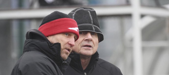 Asistent Aleš Křeček (vlevo) a trenér Baníku Ostrava Vlastimil Petržela tuší, že je čeká u týmu spousta práce
