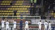 Milan Baroš po utkání se spoluhráči zatleskal fanouškům Baníku, kteří vážili cestu přes půl republiky