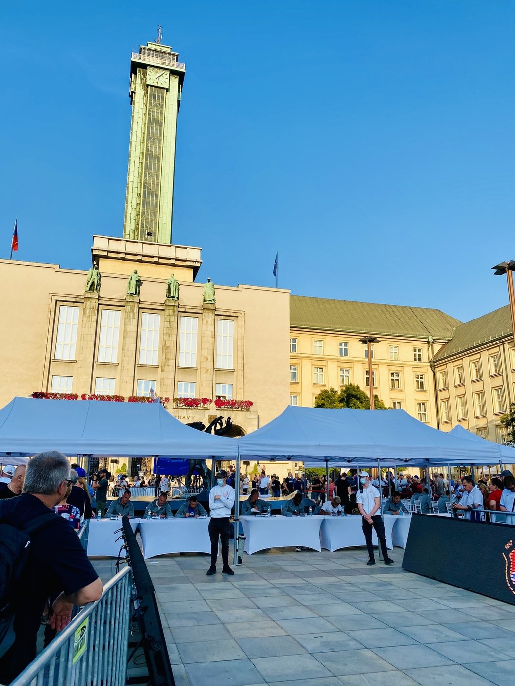 Baník a radniční věž - dvě ostravské dominanty