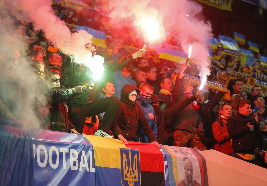 Fanoušci Ukrajiny se radují. Fotbalová reprezentace vyhrála v prvním utkání baráže o postup na EURO 2016 nad Slovinskem 2:0.