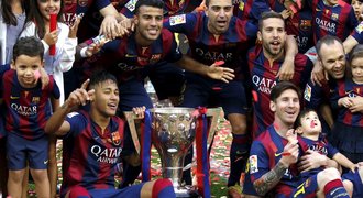 Barcelona oslavila titul remízou, Ronaldo trefil osmý hattrick v sezoně
