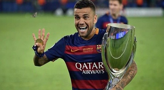 Dani Alves vyhrál s Barcelonou přes dvacet trofejí