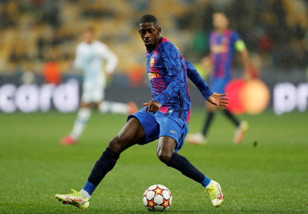 Útočník Barcelony Ousmane Dembélé v akci proti Dynamu Kyjev. V utkání Ligy mistrů se znovu zranil