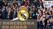Prezident Barcelony se stal terčem vtipů, když nad nápisem Barcelona bylo logo Realu Madrid