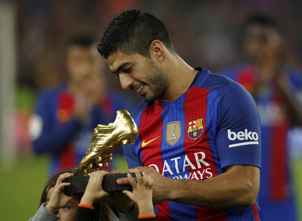 Luis Suarez převzal cennou trofej