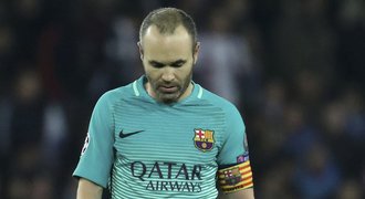 Konec ikony? Iniesta zvažuje pokračování, Barcelona hledá náhradu