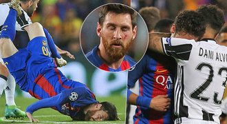 Messi krvácel a pálil vedle. Okopávaný Neymar se mstil, utěšoval ho Alves