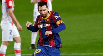 Messi dvěma góly řídil výhru Barcelony, 505. startem vyrovnal Xaviho