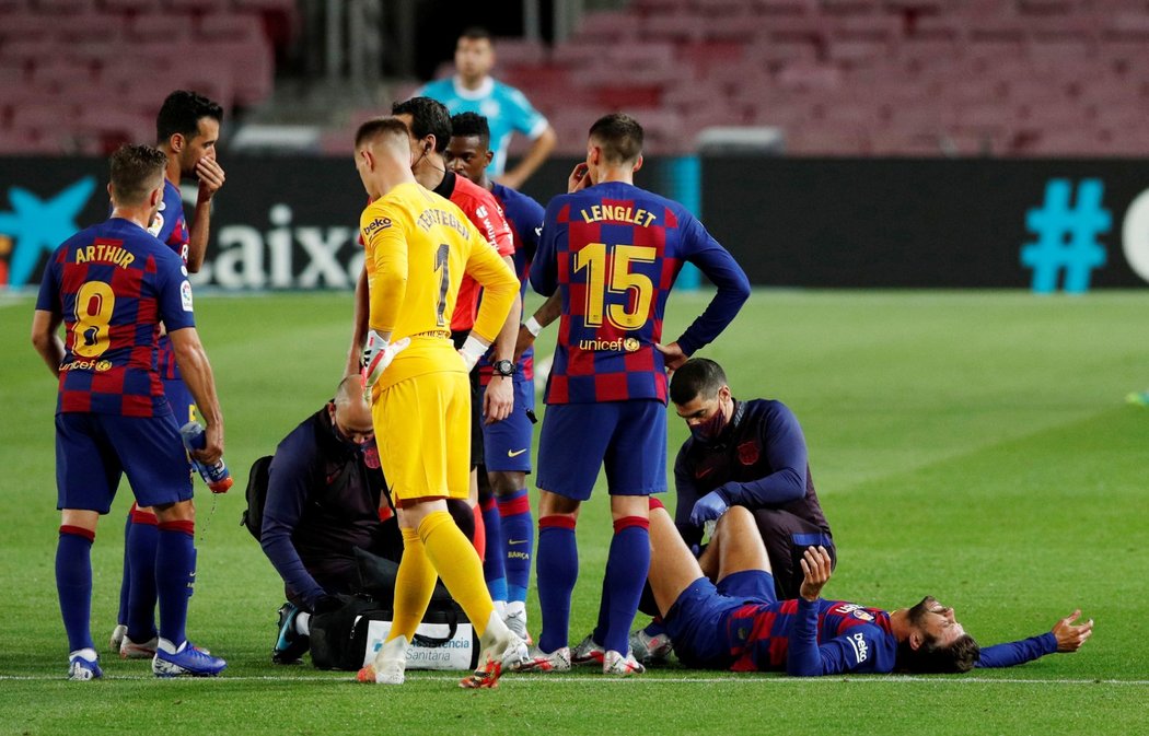 Stoper Barcelony Gerard Piqué musel být v utkání s Leganés ošetřovaný