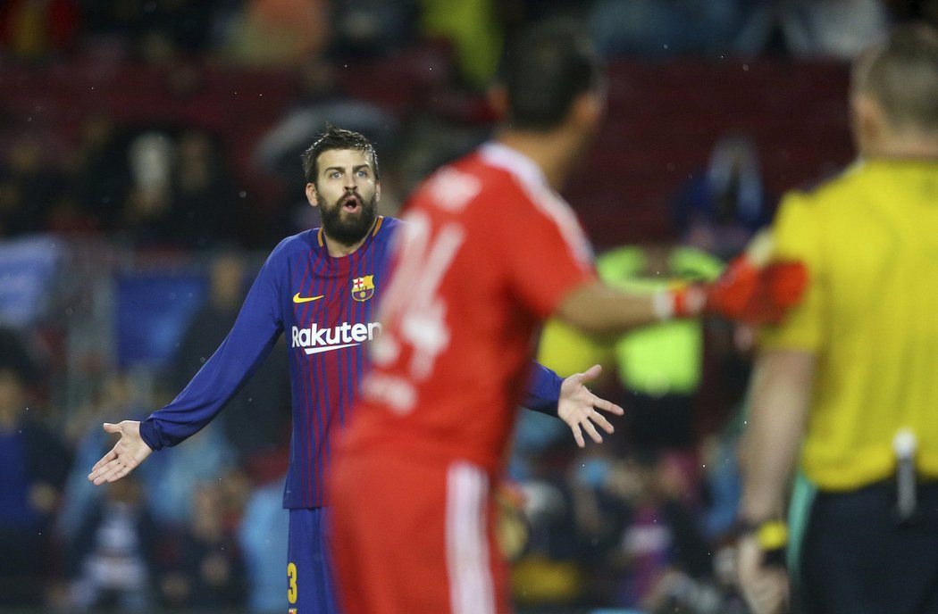 Gerard Piqué se zlobí marně, vyloučen za ruku byl oprávněně