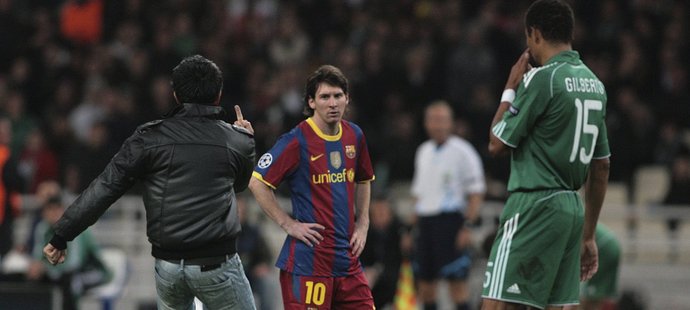 Prostředníček na Messiho! Obscénní gesto bláznivého fanouška směrem k hvězdě Barcelony