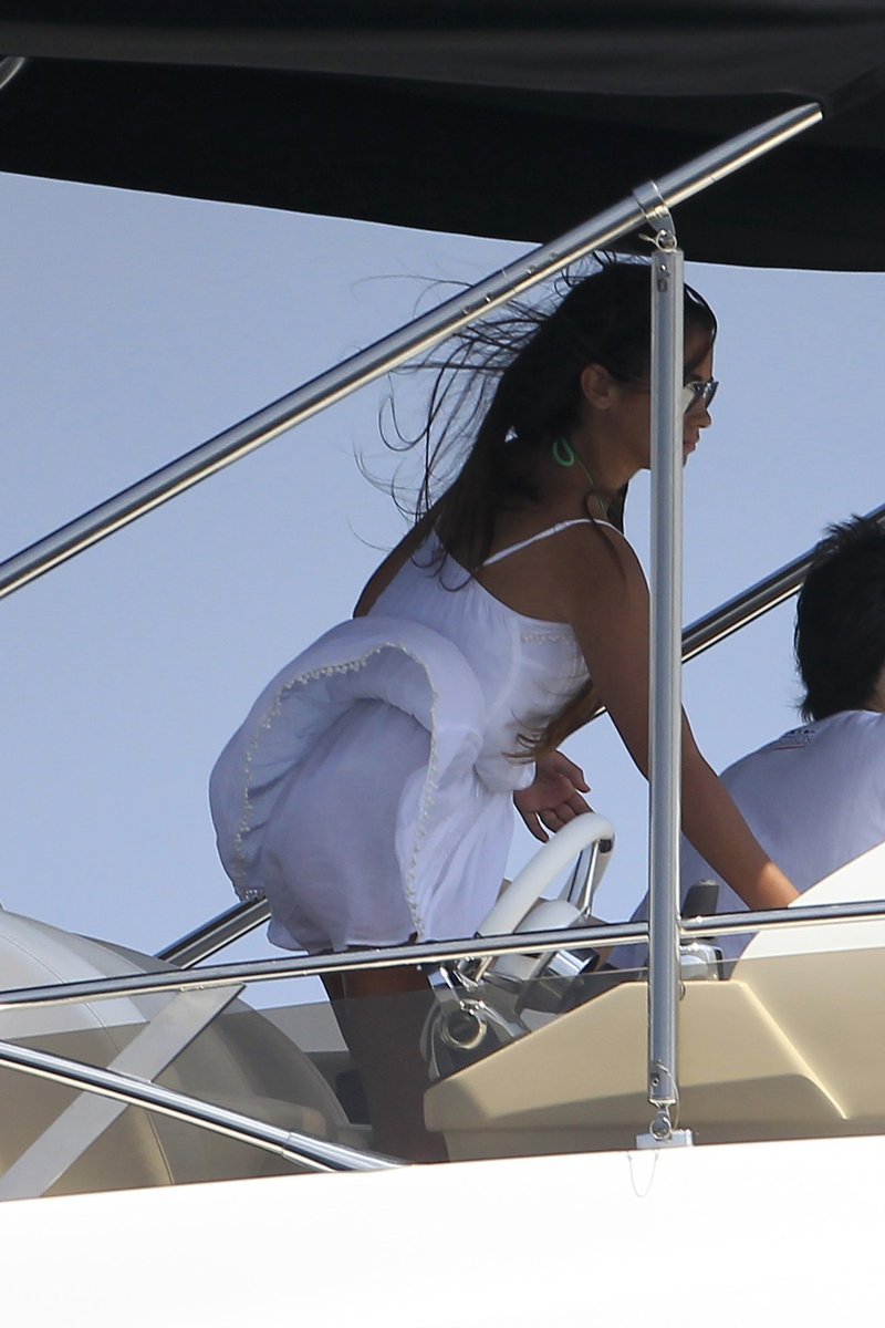 Messiho přítelkyně Antonella Rocuzzo na jachtě s partou kamarádů