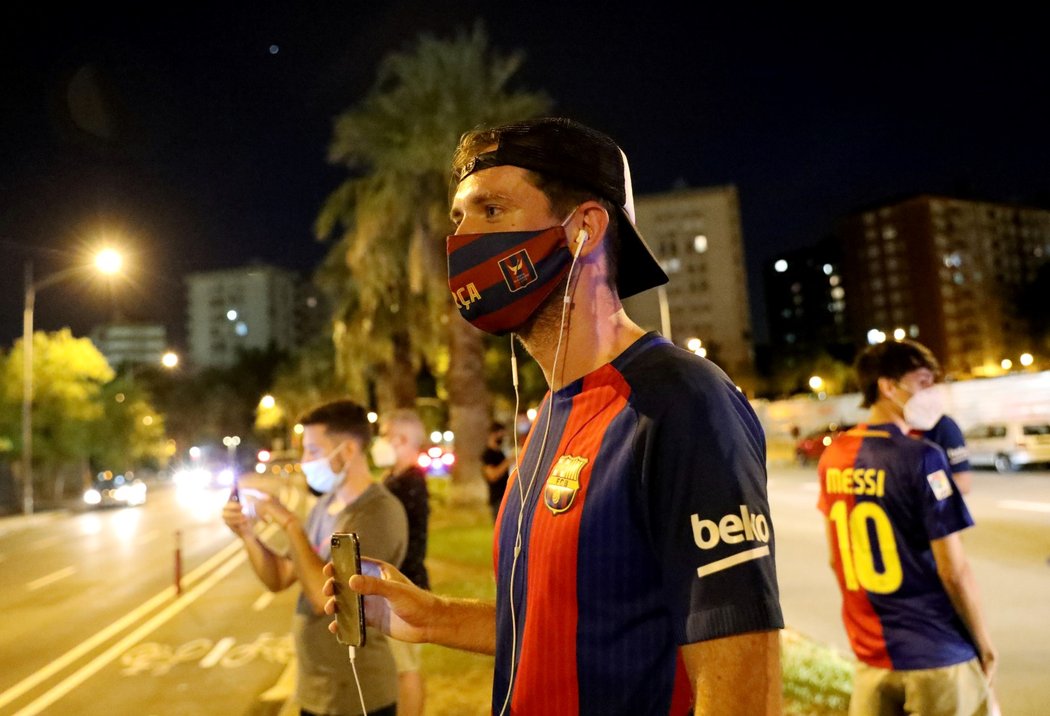 Fanoušci Barcelony protestují proti vedení klubu a odchodu Lionela Messiho