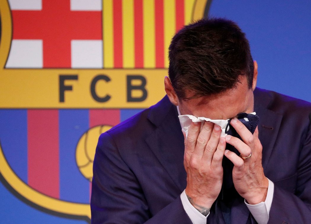 Lionel Messi se v slzách loučil s Barcelonou