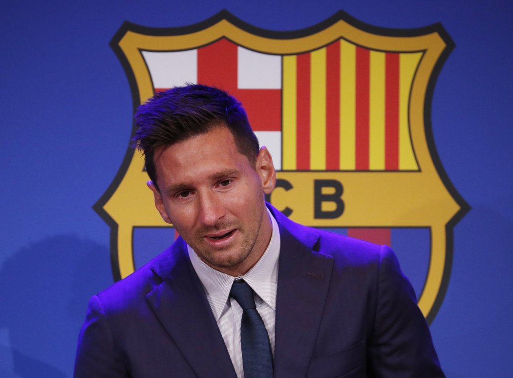 Lionel Messi se v slzách loučil s Barcelonou