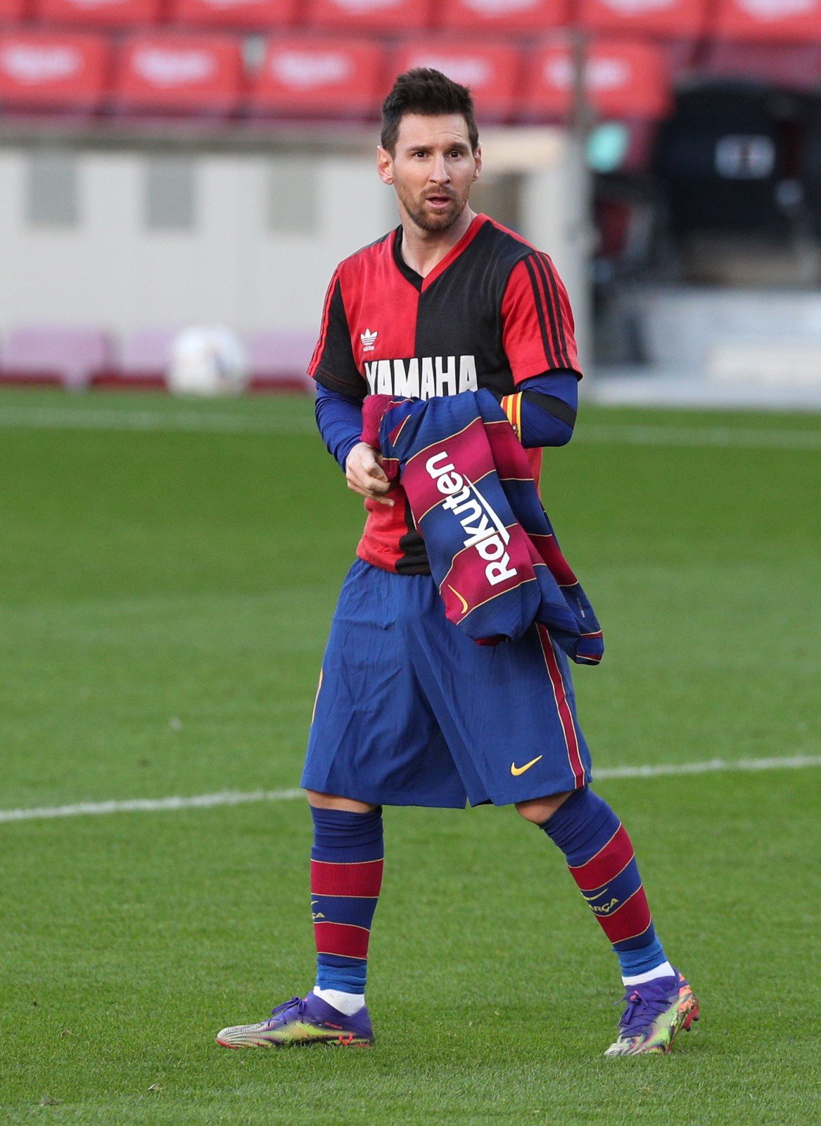Lionel Messi věnoval svůj gól proti Osasuně zesnulému Diegu Maradonovi. Branku oslavil v dresu Newell&#39;s Old Boys, za který oba nastupovali