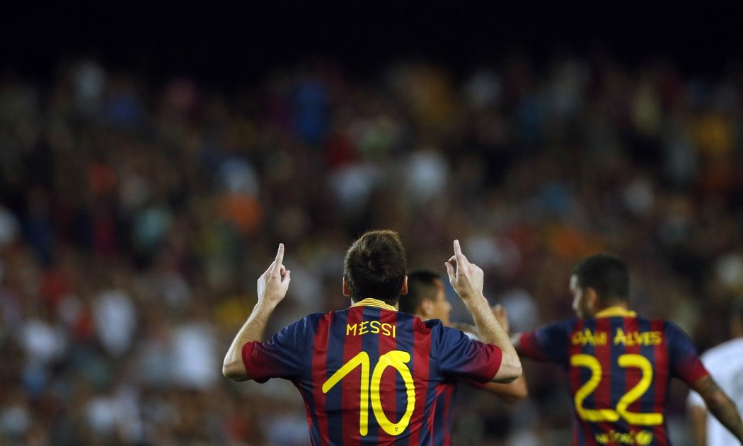 Lionel Messi slaví svůj gól proti Santosu