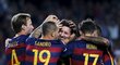 Hráči Barcelony se radují z branky proti Levante