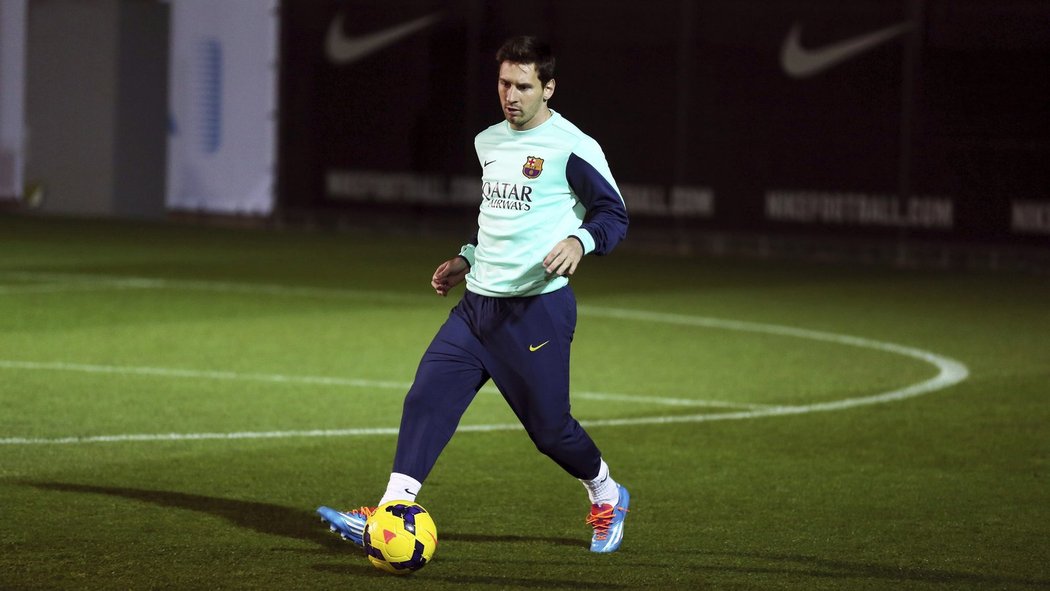 Lionel Messi se uzdravuje, takhle poprvé v roce 2014 trénoval s Barcelonou