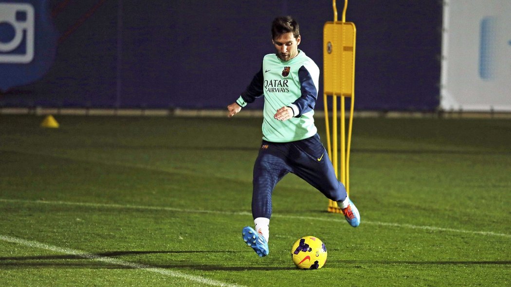 Lionel Messi během tréninku Barcelony poté, co se do Španělska vrátil po léčbě zranění