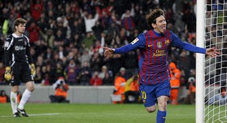 Neskutečný Messi sestřelil Granadu hattrickem, vstupuje do historie