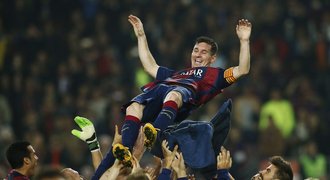 Messi nad hlavami spoluhráčů: Takhle oslavil rekordní 253. ligový gól