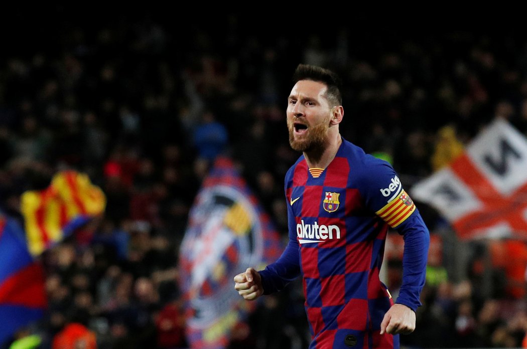 Lionel Messi ukázal úžasnou kopací techniku, kterou se naučil v barcelonské akademii.