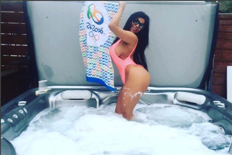 Miss BumBum Suzy Cortézová je zřejmě nejvíc sexy fanynkou fotbalistů Barcelony.