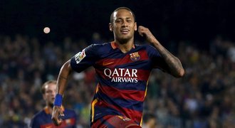 Penalty, kličky a ČTYŘI góly. Ostříhaný Neymar září místo Messiho